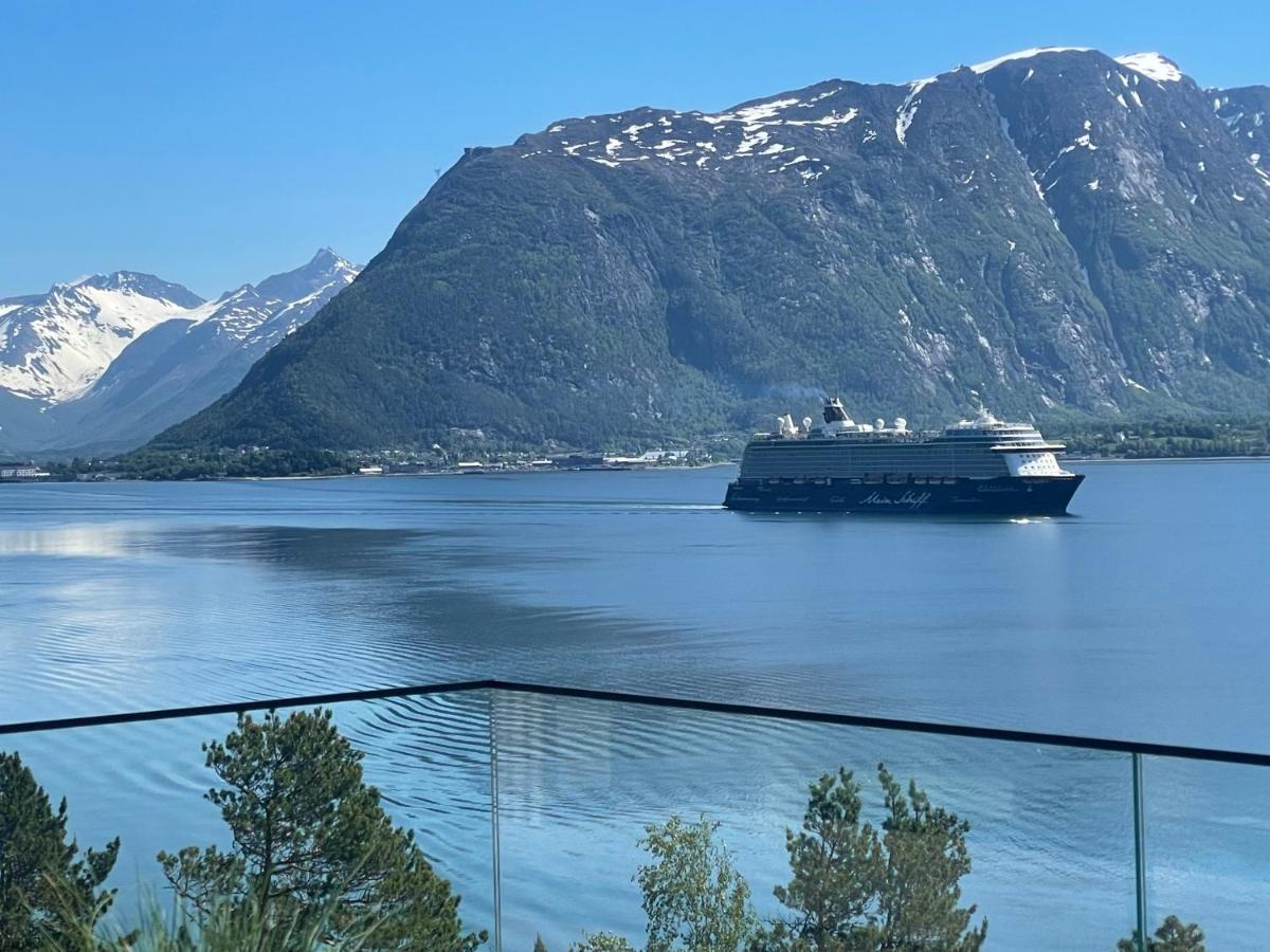 Villa Kristina / Andalsnes Torvik Exterior foto